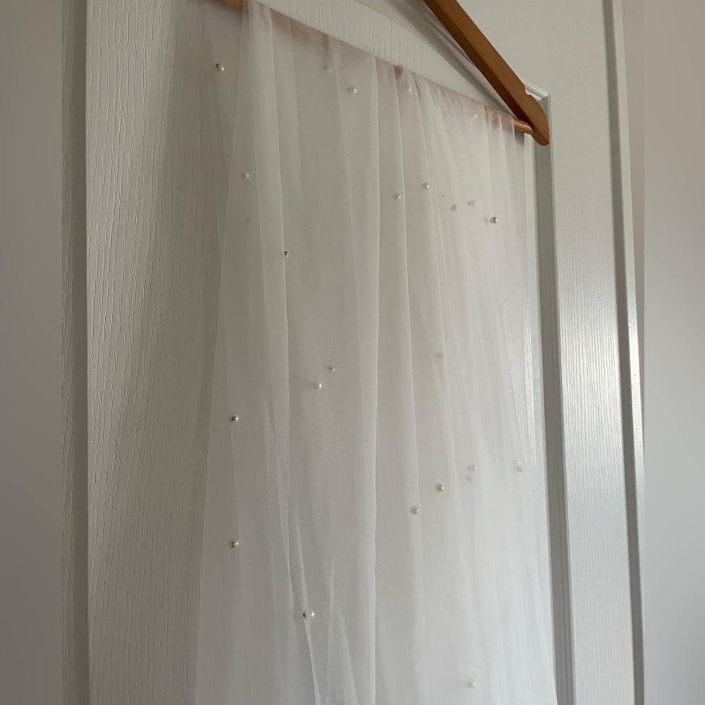 Ivory Cathedral Pearl Wedding Veil - Picture 13 of 15